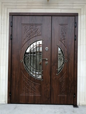 Двупольная входная дверь Глобус установка в СНТ Дружка - фото 5419